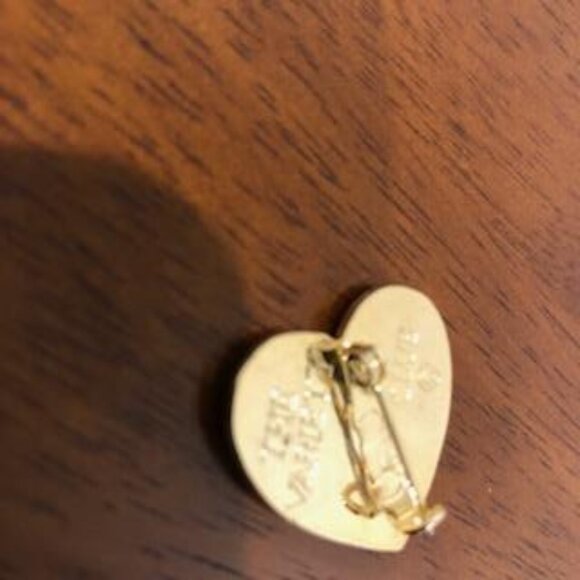 The Variety Club Vintage Gold Tone Rippled Heart Brooch Pin. - Picture 8 of 11